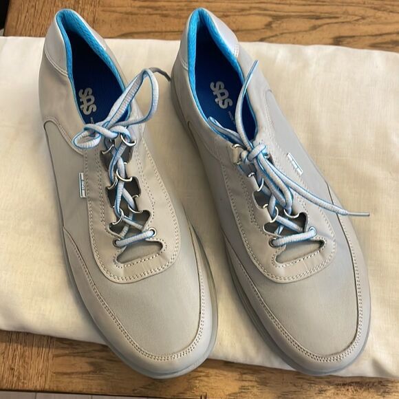 SAS STYLE SPORTY SILVER SNEAKERS.  NEW. - Picture 2 of 10